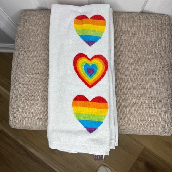 Christian Siriano Love Hearts Pride Rainbow Kitchen Towels Valentine’s set of 3 - Picture 3 of 4